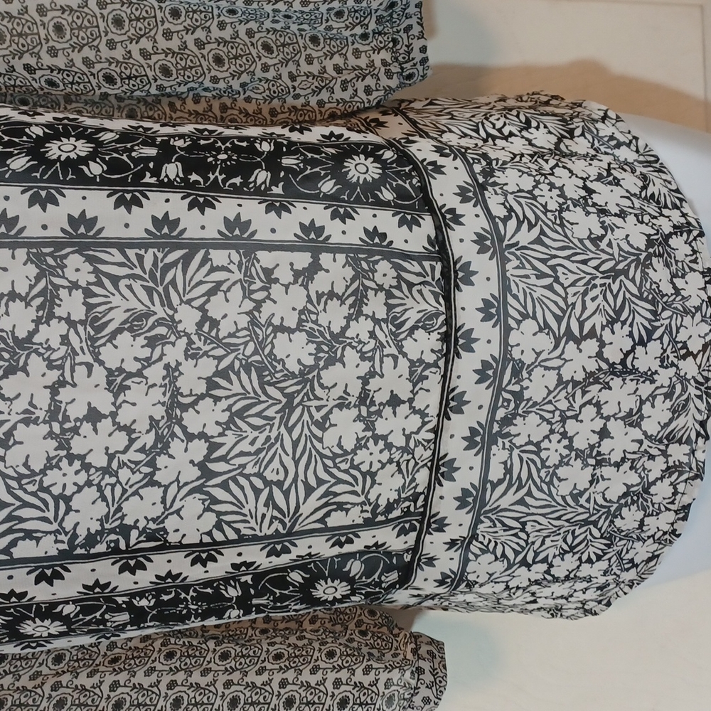 Old Navy top. - Picture 5 of 11
